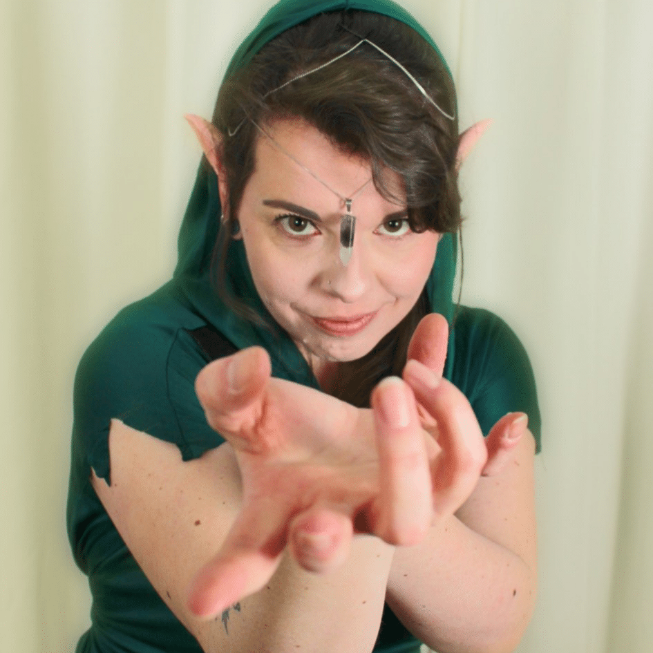 COSPLAY : KITTY COSPLAY AS AN ELF